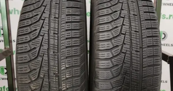 Ieftin HANKOOK W320A Winter i*cept evo2 SUV 215/70 R16 100T