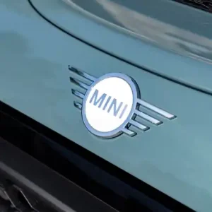 Emblema fata Mini, Alb (Aspen White) - Mini Cabrio F57, F55, F56 Disponibil imediat